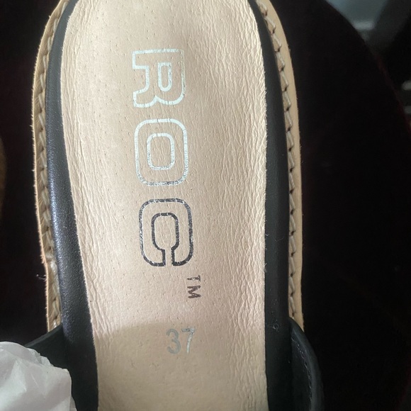 Brand new never worn still in box . - Picture 3 of 4